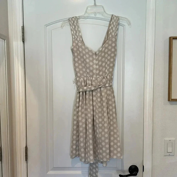 Express Polka Dot Faux Wrap Dress White Beige Tan Casual Party Work Sz 2 - Picture 6 of 8